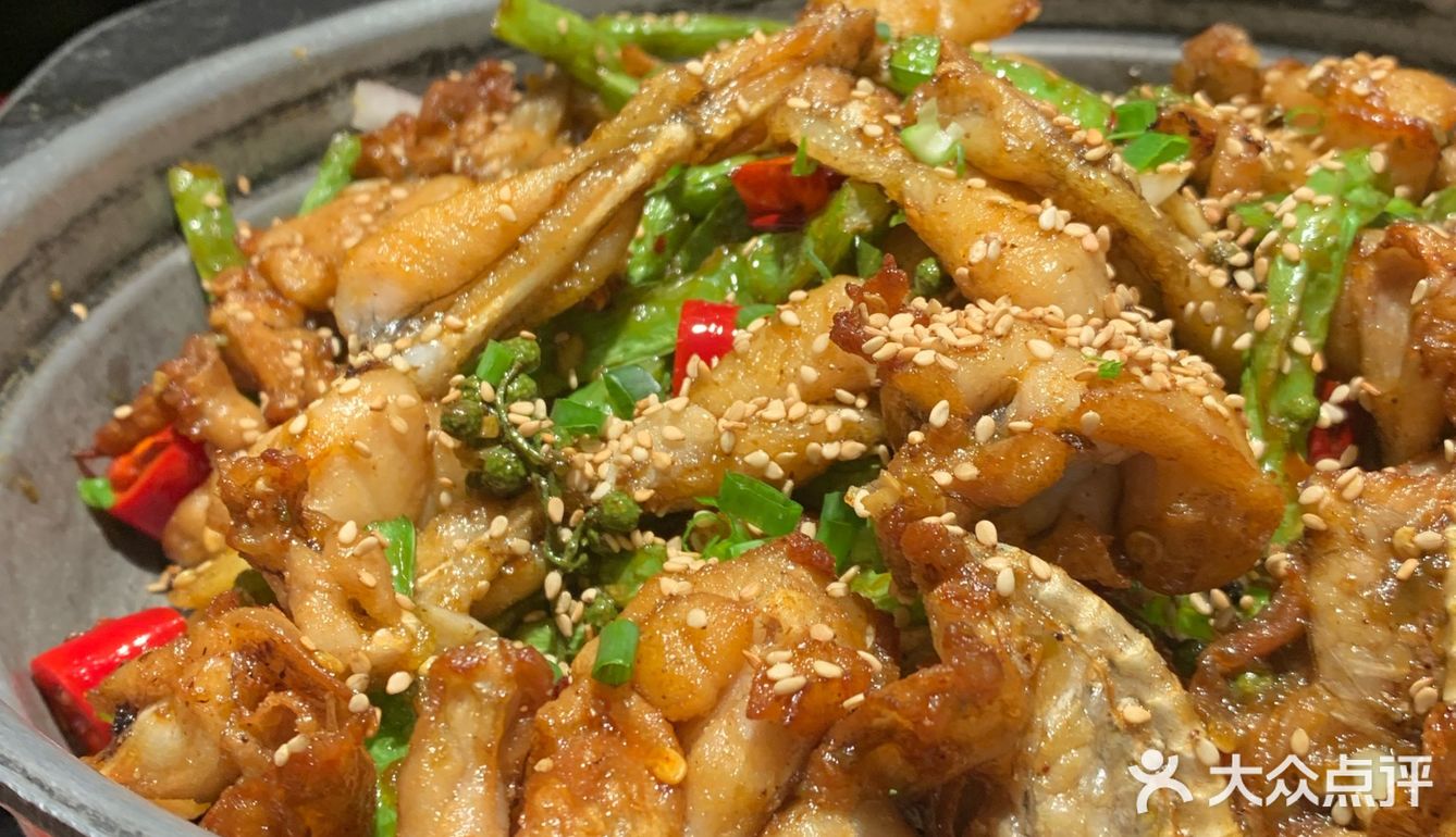 吃蛙锅还送毛巾[点赞]