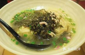 Snow Cabbage and Pork Stir-fry Soup