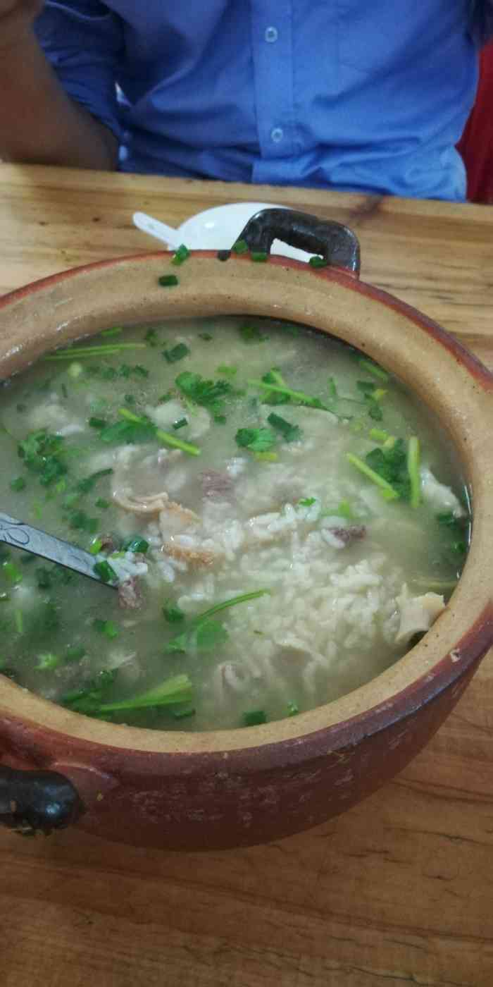 田畔牛杂粥(二分店)-"东西味道一般,但是阳江真的很多人来这里吃.