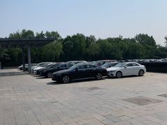 -奔驰北京极光星徽(四元桥店)