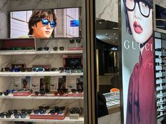 -YI OPTICAL 奕镜·蔡司战略合作店(长宁来福士店)