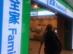 -全家便利店(上海南站站店)