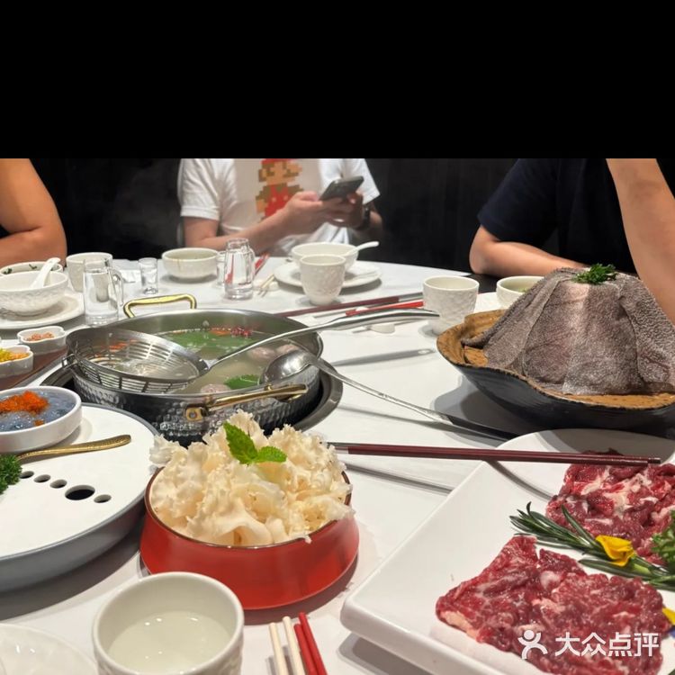 
鲜切手打牛肉锅，龙华壹方暖冬味