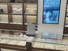 -三目眼镜·蔡司视觉合作店(青浦宝龙店)