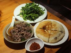 -大众跷脚牛肉馆·非遗传承单位(峨眉山店)