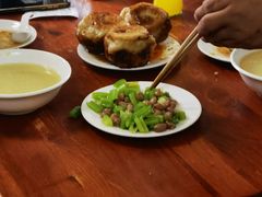 芹菜花生米-宝瑞门钉肉饼店