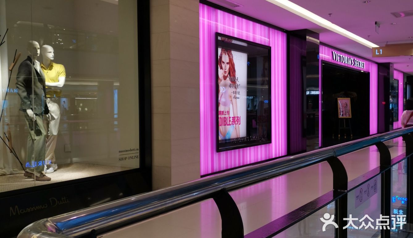 观音桥人气超级高的一家商圈。