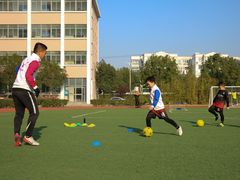 -Riverside河畔少儿足球培训(前滩店)
