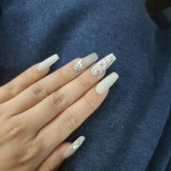-花岐款式专研健康美甲沙龙
