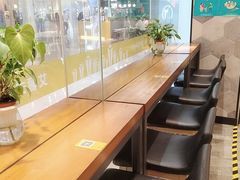 靠窗位-艾薯夫妇Aysh(红山店)