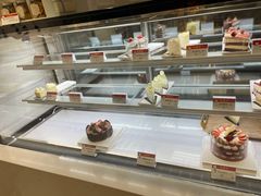 面包甜点陈列柜-红房子西菜馆(淮海中路店)