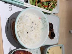 -老乡鸡(上海白玉兰广场店)