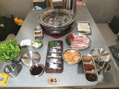 -围炉肉舍•炭烤活鳗•丹东海鲜烤肉(步行街店)