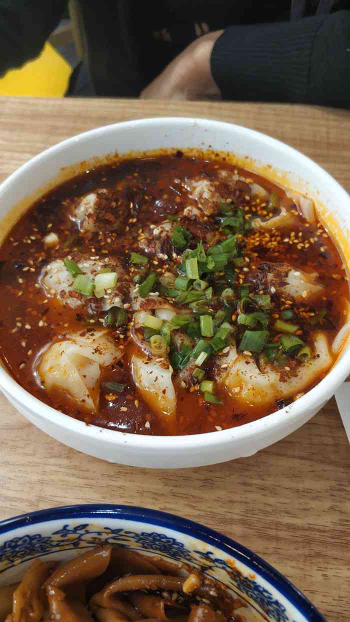 八二干海椒抄手(燃灯寺店)-"成都的八二干海椒抄手是出了名的 但是