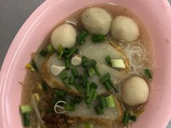 鱼丸鱼饼清汤鸡蛋面-榮泰米粉湯(Left Shop)