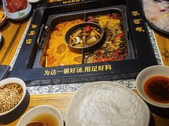 -老牌坊云南鱼豆花火锅(哈西万达店)