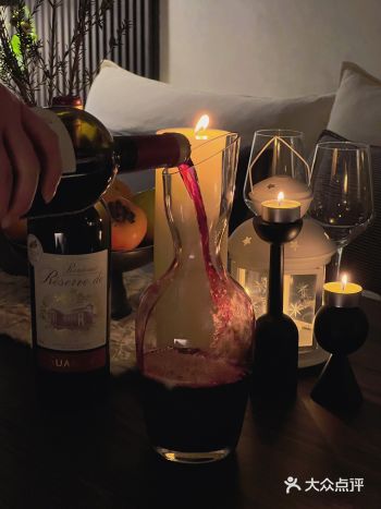 要过节了，开瓶酒，点上蜡烛，氛围搞起来