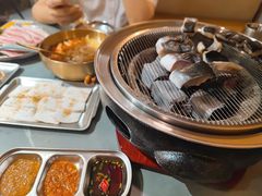 -围炉肉舍•炭烤活鳗•丹东海鲜烤肉(步行街店)