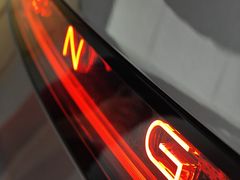 -小鹏汽车(上海静安大融城店)