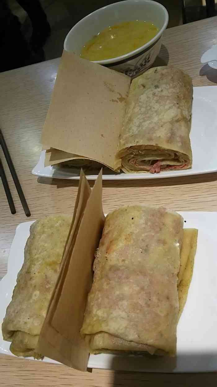 李东来剔骨肉饼卷-"网上看的,慕名而来我是很爱吃卷饼的,但.