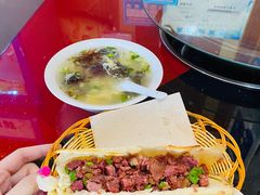 -秦小龙驴肉火烧馆