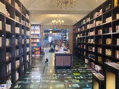 -钟书阁(松江泰晤士小镇店)