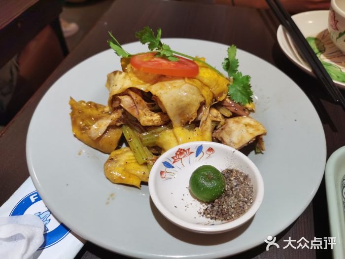 大头虾越式风味餐厅(光明广场店)越式麻油捞鸡图片