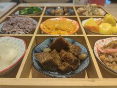 九宫格（盲盒）-轻蔬不用等·素食(江苏路店)