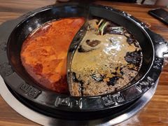 牛油鸳鸯番茄锅-吃皮火锅馆(苏宁店)