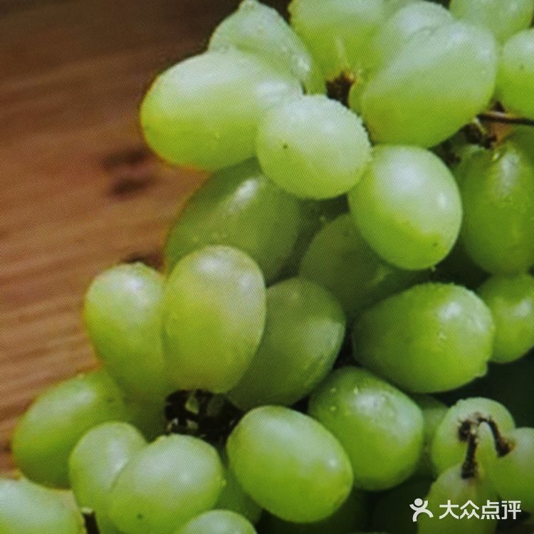       葡萄 提子  你会去 更钟爱哪