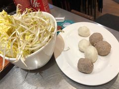 豆芽-胡须佬鸡煲四季火锅店(石厦西村直营店)