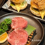 终于打卡了满分烤肉，小哥哥烤肉超温柔🤩