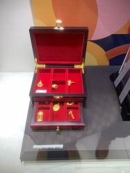 -周大福 CHOW TAI FOOK(新世界百货崇文店)