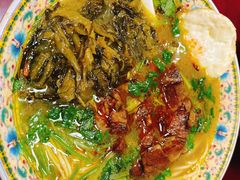 酸菜红烧牛肉面-金杨拉面王小吃面馆·牛三宝面·红烧牛肉粉
