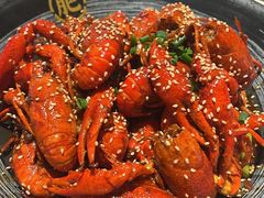 -肥肥虾庄·金牌油焖大虾(汉街SKP店)