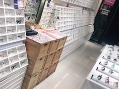 -诺柯视眼镜-蔡司依视路官方工厂店(淞南一店)