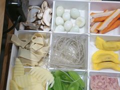 -鲁员外地锅鸡地锅鱼(古墩路店)