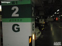 -百联西郊购物中心·停车场