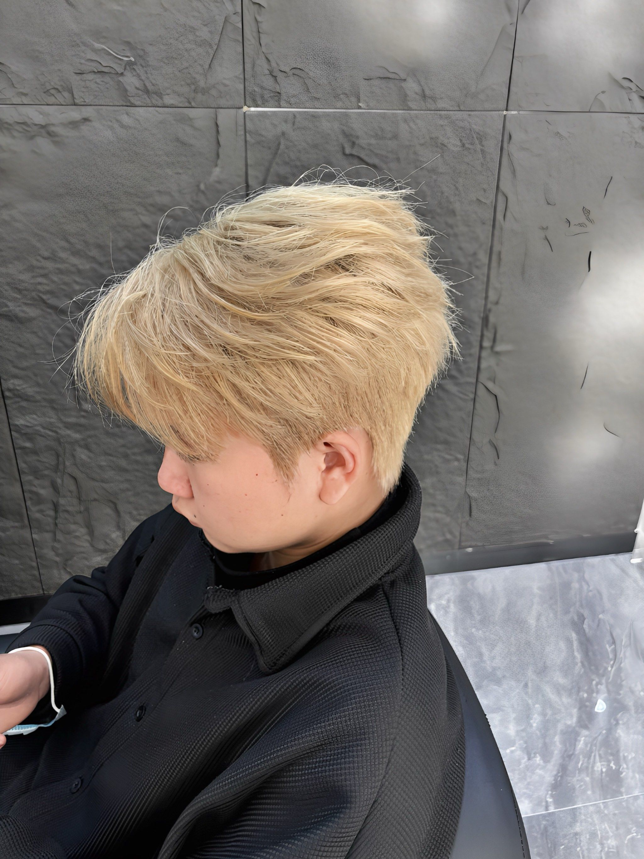 男生发色推荐:奶茶色#男生少年感颜色