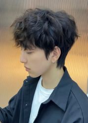 -一家只做男发烫染的店