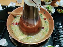 -果松木炭酸菜铜火锅·外婆参鸡汤