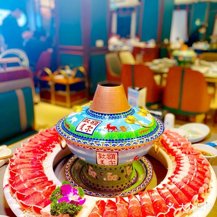 网红人气羊围脖惊艳亮相 额尔敦传统涮羊肉火锅