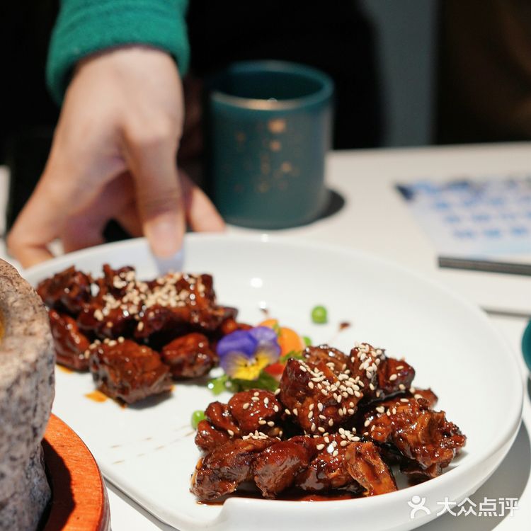 菠萝做咖喱，蟹粉配桃花❓也太会玩了