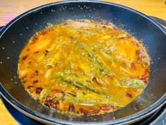 黄辣丁鲜鱼锅-小小河边鱼(天润城店)