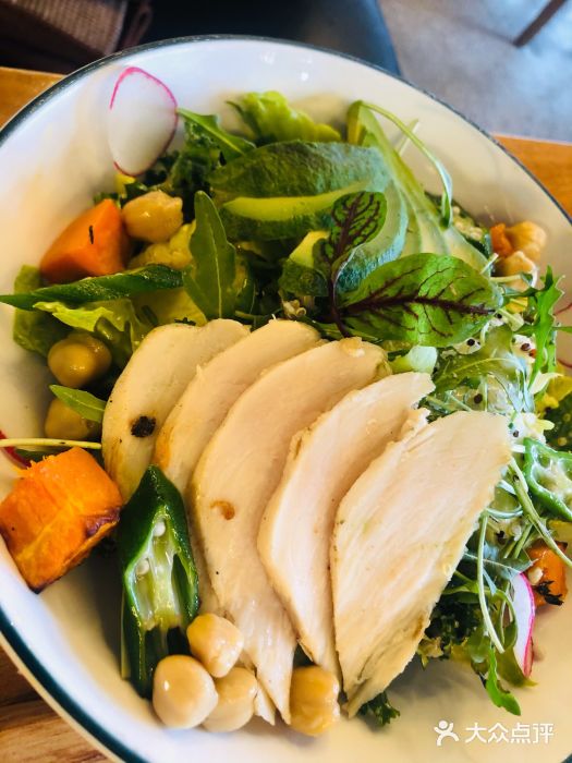 COMMUNE幻师(五角场店)牛油果秋葵烧鸡沙拉图片