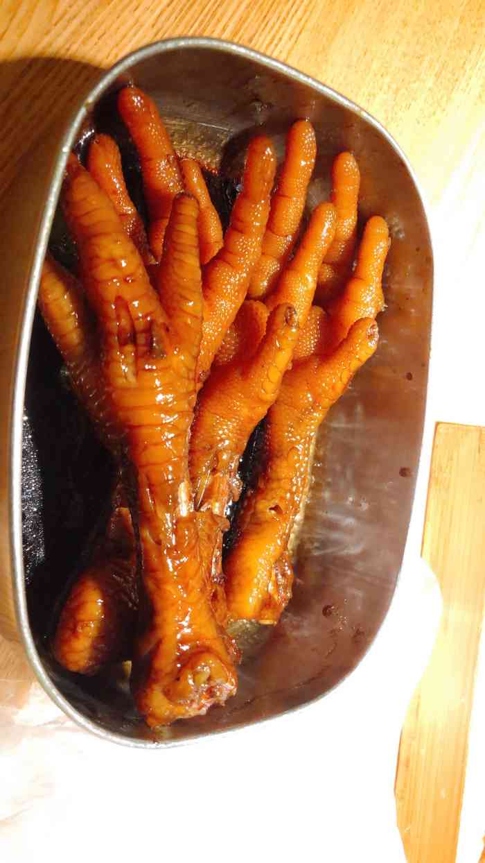 弄堂里(萧山万象汇店)-"「弄堂里的卤鸡爪」个人不太爱啃带骨头的骨.