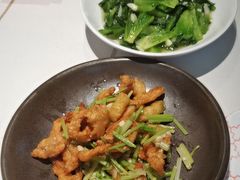 -阿瓦山寨·湘菜现炒·剁椒鱼头王(咸阳总店)
