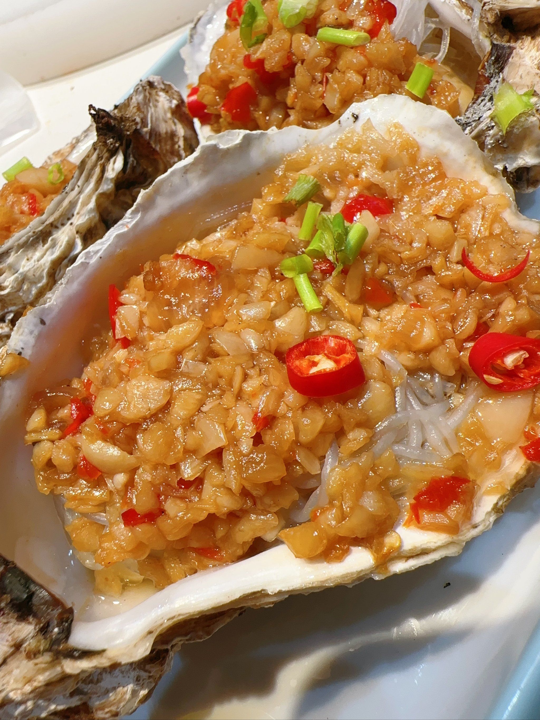 绝对不会踩坑的一家店.推荐招牌蒜蓉烤生蚝,个头很大