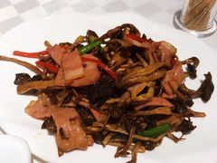 茶树菇炒烟肉-光明邨大酒家(淮海路店)
