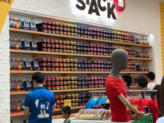 -m豆巧克力世界(上海世茂广场店)
